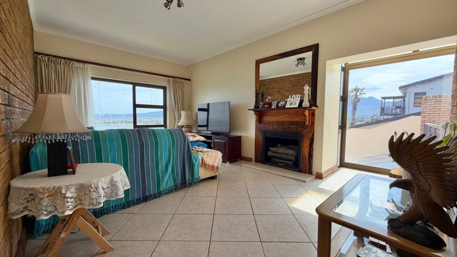 3 Bedroom Property for Sale in Mountainside Western Cape